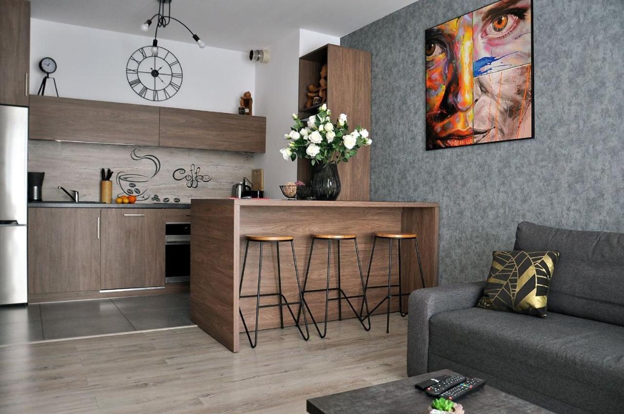 Q Apart Gold-Trzy Pokoje, Manufaktura, Klimatyzacja I Garaz Gratis, Tv Max, Fv, Gwarancja Zadowolenia Lodž Exteriér fotografie